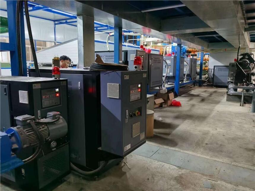 嘉興導熱油加熱器/油循環(huán)模溫機/水溫度控制機/模具溫度控制機/冷熱一體模溫機